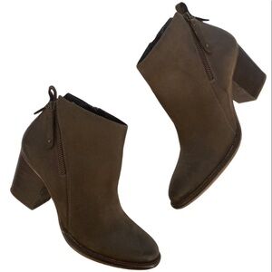 Blondo Nivada Leather Waterproof Ankle Bootie 9.5 Taupe Olive